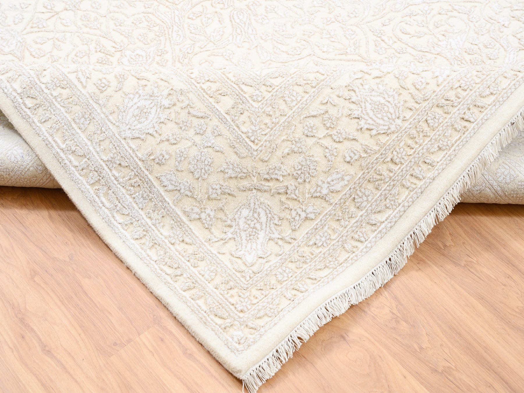 Traditional Rugs LUV560205